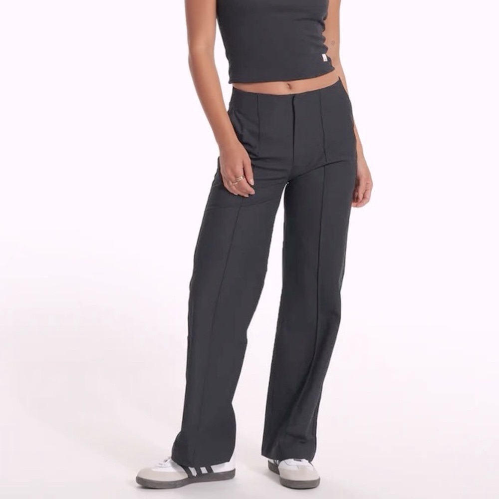 Vuori Meta Wideleg VersaLife Pant Charcoal Small, worn just once